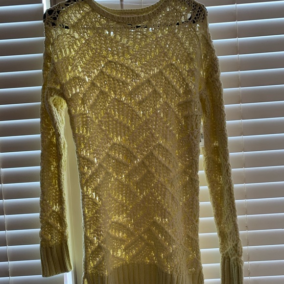 NWT Universal Thread sweater - Picture 3 of 3
